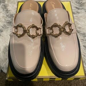 Circus by Sam Edelman Cream and Gold Mules with Elegant Design